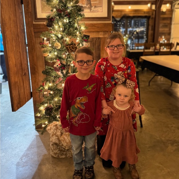 Meet your Posher, Stephanie - Picture 3 of 13